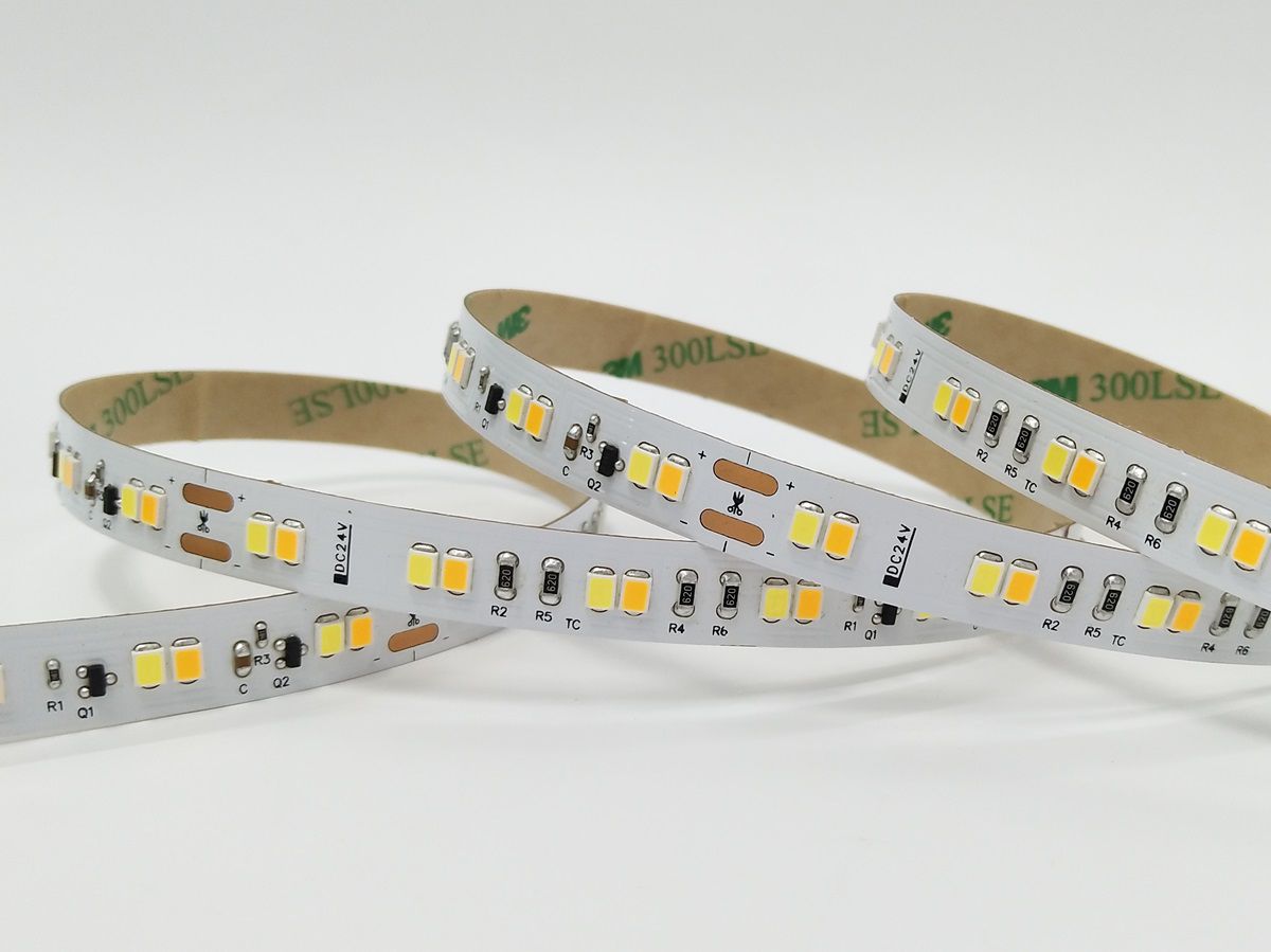 调暗至暖色 LED 灯带